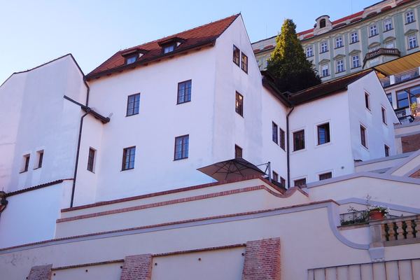 Golden Well Hotel