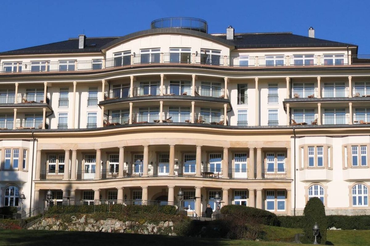 Falkenstein Grand, Autograph Collection