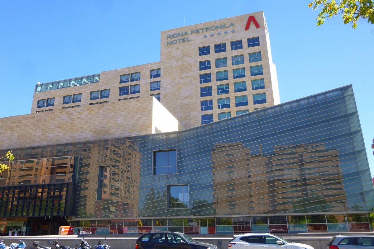 Hotel Reina Petronila