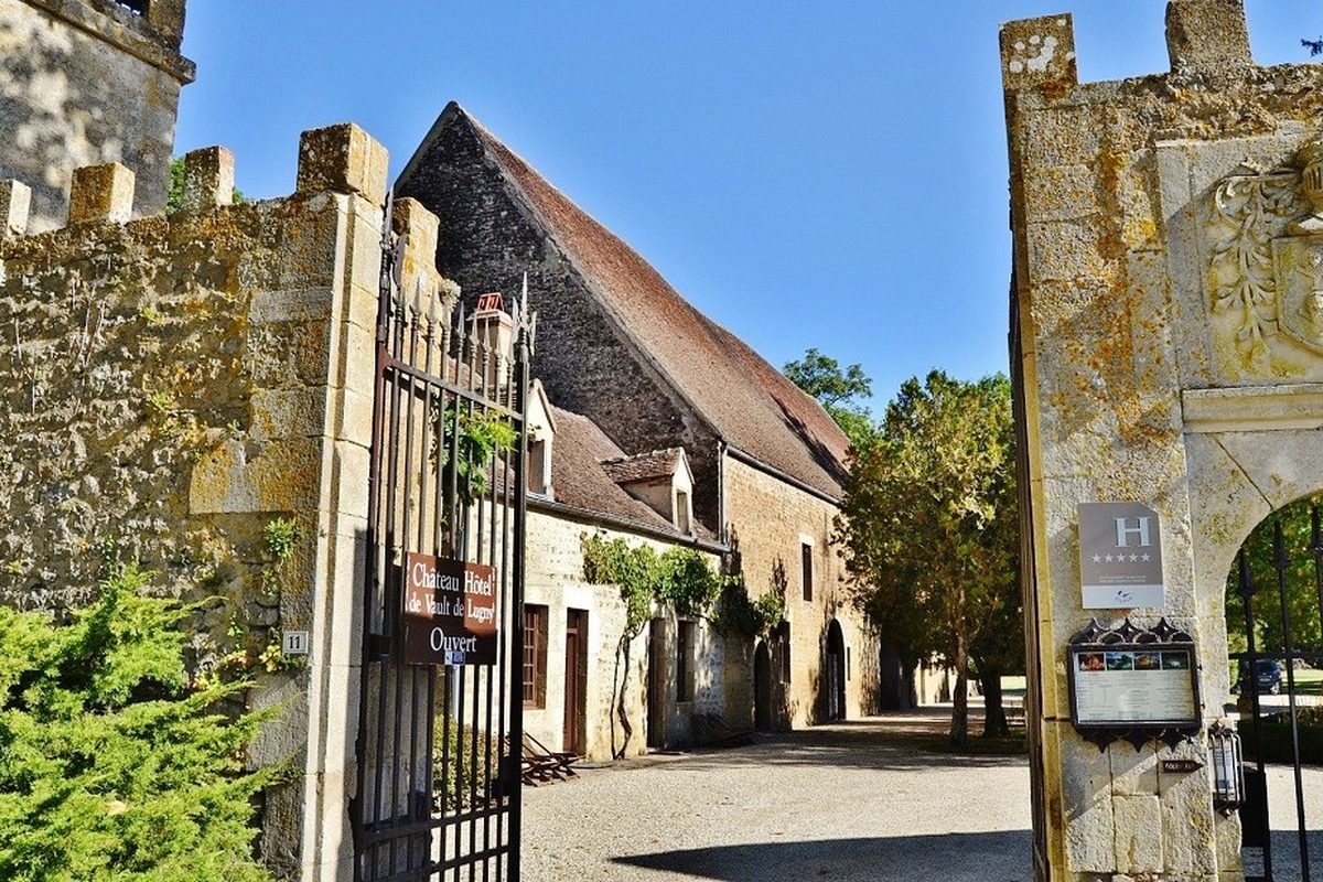 Château de Vault de Lugny